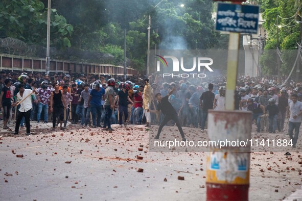  	Around 250 People Have Been Injured In A Clash Between Bangladesh Chhatra League Activists And Quota Reform Protesters At Dhaka University...