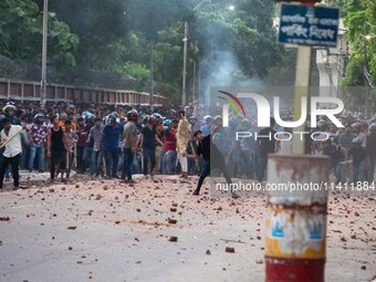  	Around 250 People Have Been Injured In A Clash Between Bangladesh Chhatra League Activists And Quota Reform Protesters At Dhaka University...