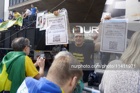 Movements against the PT are holding a protest today on Avenida Paulista, in the central region of Sao Paulo. During the event, a doll of fo...