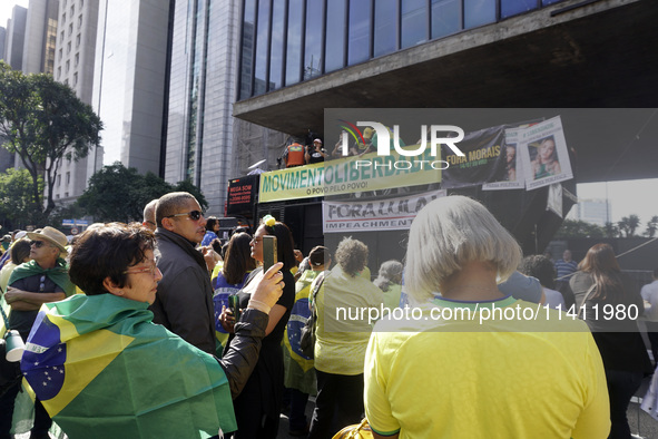 Movements against the PT are holding a protest today on Avenida Paulista, in the central region of Sao Paulo. During the event, a doll of fo...