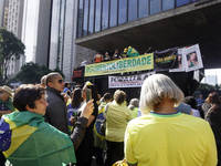 Movements against the PT are holding a protest today on Avenida Paulista, in the central region of Sao Paulo. During the event, a doll of fo...