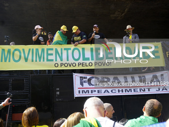 Movements against the PT are holding a protest today on Avenida Paulista, in the central region of Sao Paulo. During the event, a doll of fo...