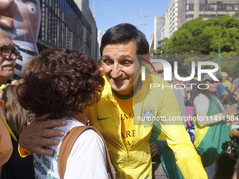 Movements against the PT are holding a protest today on Avenida Paulista, in the central region of Sao Paulo. During the event, a doll of fo...