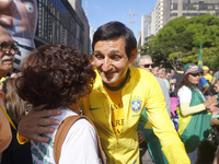 Movements against the PT are holding a protest today on Avenida Paulista, in the central region of Sao Paulo. During the event, a doll of fo...