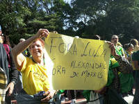 Movements against the PT are holding a protest today on Avenida Paulista, in the central region of Sao Paulo. During the event, a doll of fo...