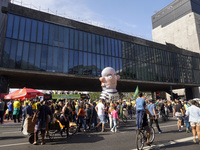 Movements against the PT are holding a protest today on Avenida Paulista, in the central region of Sao Paulo. During the event, a doll of fo...