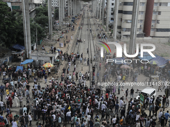 Anti-quota protestors are blocking the road following the death of fellow protesters during a clash with the pro-government student wing in...