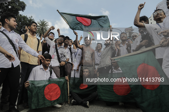 Anti-quota protestors are blocking the road following the death of fellow protesters during a clash with the pro-government student wing in...