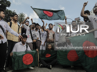 Anti-quota protestors are blocking the road following the death of fellow protesters during a clash with the pro-government student wing in...