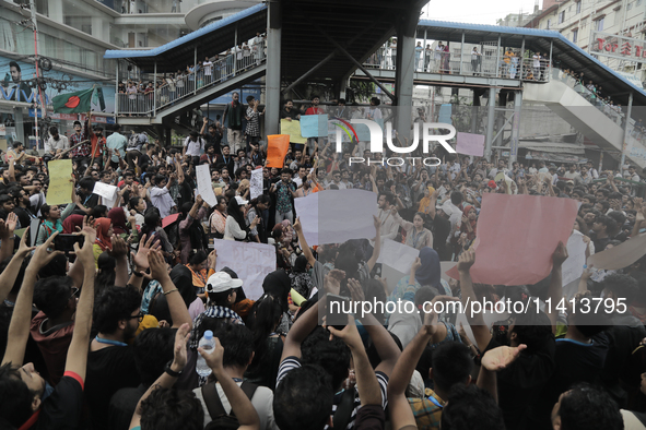 Anti-quota protestors are blocking the road following the death of fellow protesters during a clash with the pro-government student wing in...