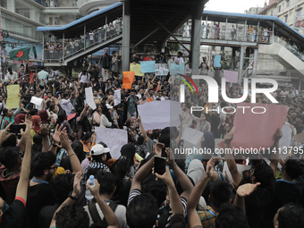 Anti-quota protestors are blocking the road following the death of fellow protesters during a clash with the pro-government student wing in...