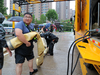 Law enforcement officers of Shizhong District Comprehensive Administrative Law Enforcement Bureau are using a drainage emergency vehicle to...