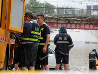 Law enforcement officers of Shizhong District Comprehensive Administrative Law Enforcement Bureau are using a drainage emergency vehicle to...