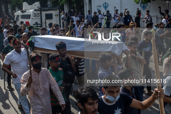 Anti-quota protesters are marching with a dummy coffin at the University of Dhaka, remembering those who are dying yesterday during the clas...