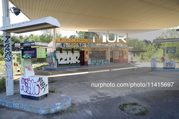 In the last ten years, more than 100 gas stations are being abandoned in Catalonia. The province of Barcelona is where the most are closing,...