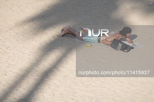 People are spending the afternoon in the city center at the gates of the first heat wave on the Iberian Peninsula, in Barcelona, Spain, on J...