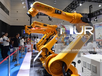 Customers are looking at a medium-load robot displayed by an exhibitor at the 26th China Qingdao International Industrial Automation Technol...