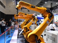 Customers are looking at a medium-load robot displayed by an exhibitor at the 26th China Qingdao International Industrial Automation Technol...