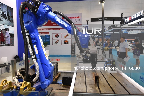 A company is displaying an intelligent floating grinding head robot at the 26th China Qingdao International Industrial Automation Technology...