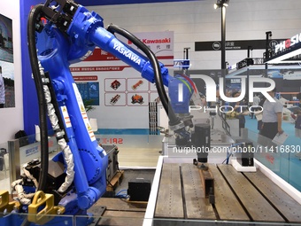 A company is displaying an intelligent floating grinding head robot at the 26th China Qingdao International Industrial Automation Technology...