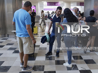 Passengers are experiencing complications with their flights inside the Mexico City International Airport due to Microsoft's computer crash,...