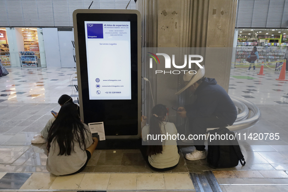 Passengers are experiencing complications with their flights inside the Mexico City International Airport due to Microsoft's computer crash,...