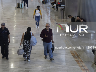 Passengers are experiencing complications with their flights inside the Mexico City International Airport due to Microsoft's computer crash,...