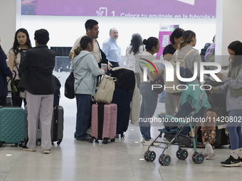 Passengers are experiencing complications with their flights inside the Mexico City International Airport due to Microsoft's computer crash,...