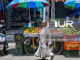 Merchants are selling fruits from small carts along the roadside in the East Fort in Thiruvananthapuram (Trivandrum), Kerala, India, on Apri...