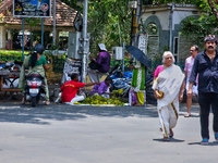 Merchants are selling fruits from small carts along the roadside in the East Fort in Thiruvananthapuram (Trivandrum), Kerala, India, on Apri...