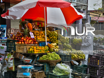 A man is purchasing bananas at a roadside fruit stand in Haldwani, Uttarakhand, India, on April 23, 2024. (