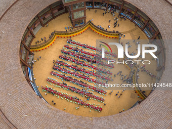 Tourists are enjoying a long table banquet on the Asilisi grassland in Hezhang county, Bijie city, Southwest China's Guizhou province, on Ju...