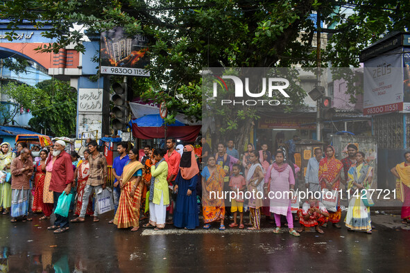 A crowd of people is waiting for transport in Kolkata, India, on July 22, 2024. 