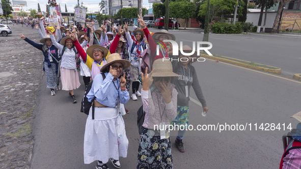 Pilgrim women from the Sierra Gorda of Queretaro are arriving at the Municipality of San Juan del Rio to continue their journey heading to t...