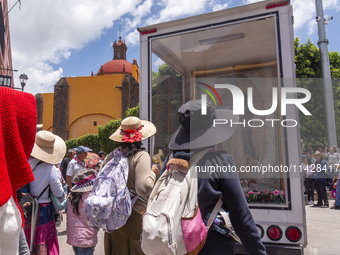 Pilgrim women from the Sierra Gorda of Queretaro are arriving at the Municipality of San Juan del Rio to continue their journey heading to t...