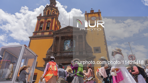 Pilgrim women from the Sierra Gorda of Queretaro are arriving at the Municipality of San Juan del Rio to continue their journey heading to t...