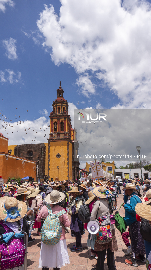 Pilgrim women from the Sierra Gorda of Queretaro are arriving at the Municipality of San Juan del Rio to continue their journey heading to t...