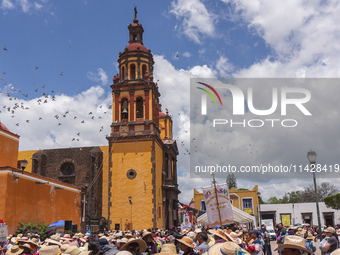 Pilgrim women from the Sierra Gorda of Queretaro are arriving at the Municipality of San Juan del Rio to continue their journey heading to t...