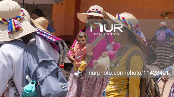 Pilgrim women from the Sierra Gorda of Queretaro are arriving at the Municipality of San Juan del Rio to continue their journey heading to t...