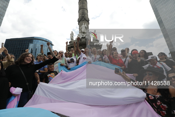 Activist Kenia Cuevas is leading a demonstration at the Angel de la Independencia for the ''Paola Buenrostro Law'', approved last Thursday b...