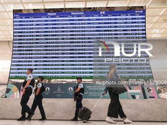 PARIS, FRANCE - JULY 22:   
Airport flights information electronic board with Paris 2024 Olympics and Paralympics logos, on July 22, 2024, i...