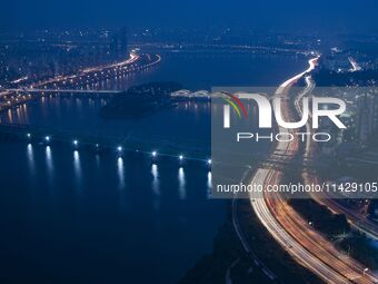 An evening scene of Seoul's Han River and Olympic Blvd is being viewed from the 63 Building in Seoul, South Korea. The 63 Building is a skys...