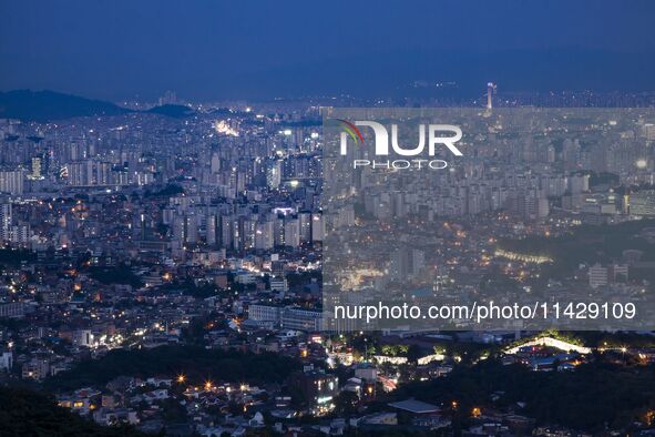 An evening scene of Seoul's downtown is being viewed from Bugaksan in Seoul, South Korea. Bugaksan is a mountain in the north of Seoul, Sout...