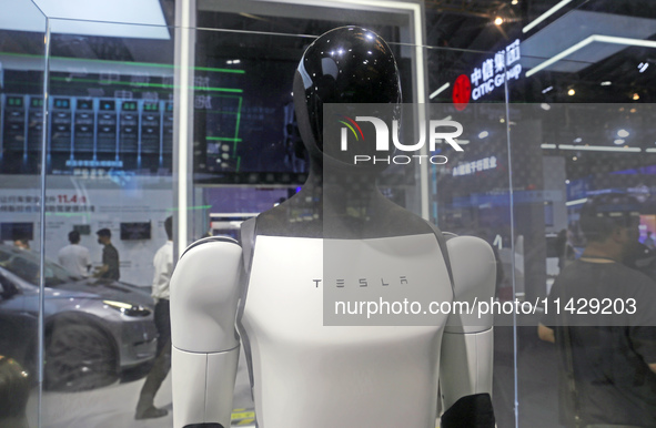 Visitors are viewing Tesla's humanoid robot Optimus Prime II at WAIC in Shanghai, China, on July 7, 2024. 