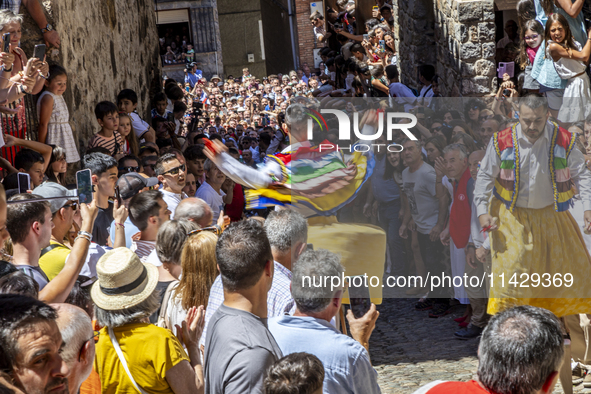 The dancers are descending in Anguiano, Spain, on July 22, 2024. 