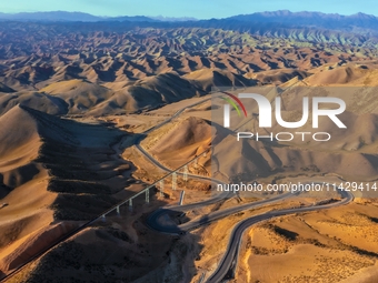 Workers are installing and inspecting a coal transport corridor on Road 147 in Hutubi County, Changji Hui Autonomous Prefecture, Xinjiang, C...