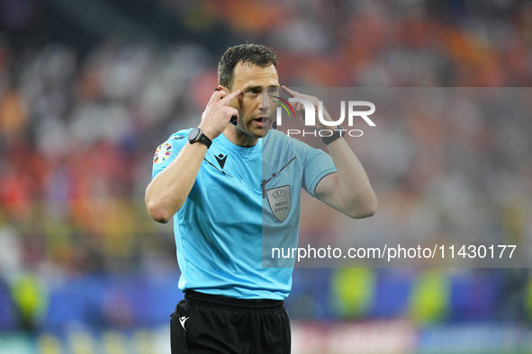 Referee Felix Zwayer during the UEFA EURO 2024 semi-final match between Netherlands and England at Football Stadium Dortmund on July 10, 202...