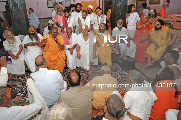 The Hindu community saints and mahants are taking part in a meeting led by Raghavacharya Maharaj of Rewasa Dham as they are welcoming the de...