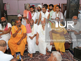 The Hindu community saints and mahants are taking part in a meeting led by Raghavacharya Maharaj of Rewasa Dham as they are welcoming the de...