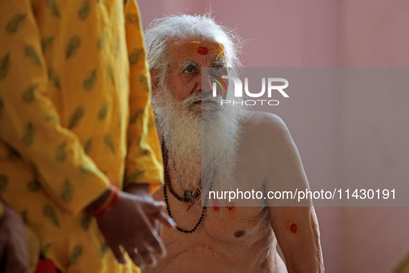 A Hindu community saint is taking part in a meeting led by Raghavacharya Maharaj of Rewasa Dham as they are all welcoming the decision of th...